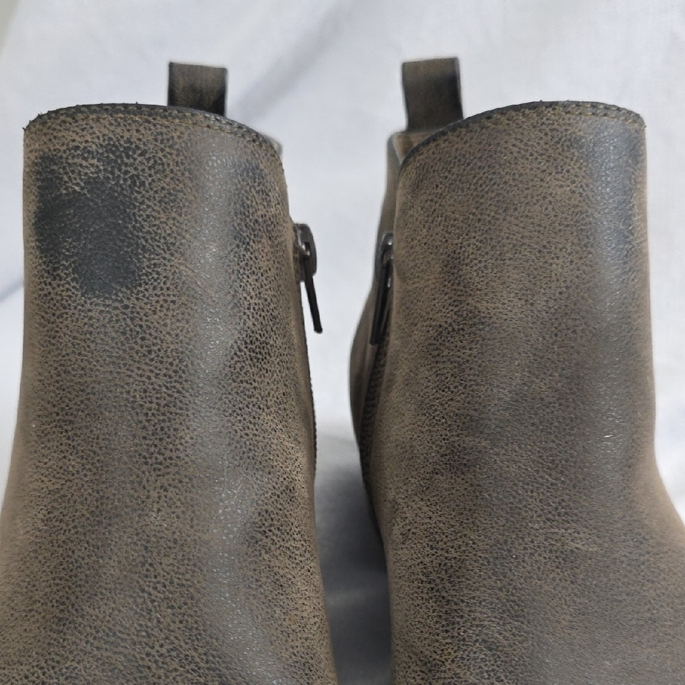 Hot Tomato Brown Ankle Booties Womens Size 8 Side Zip Low Heel Distressed Look - Picture 9 of 9